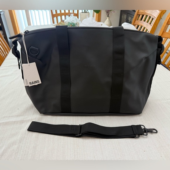 Rains Hilo Weekend Bag Small Black NWT Waterproof Duffel - Picture 8 of 11